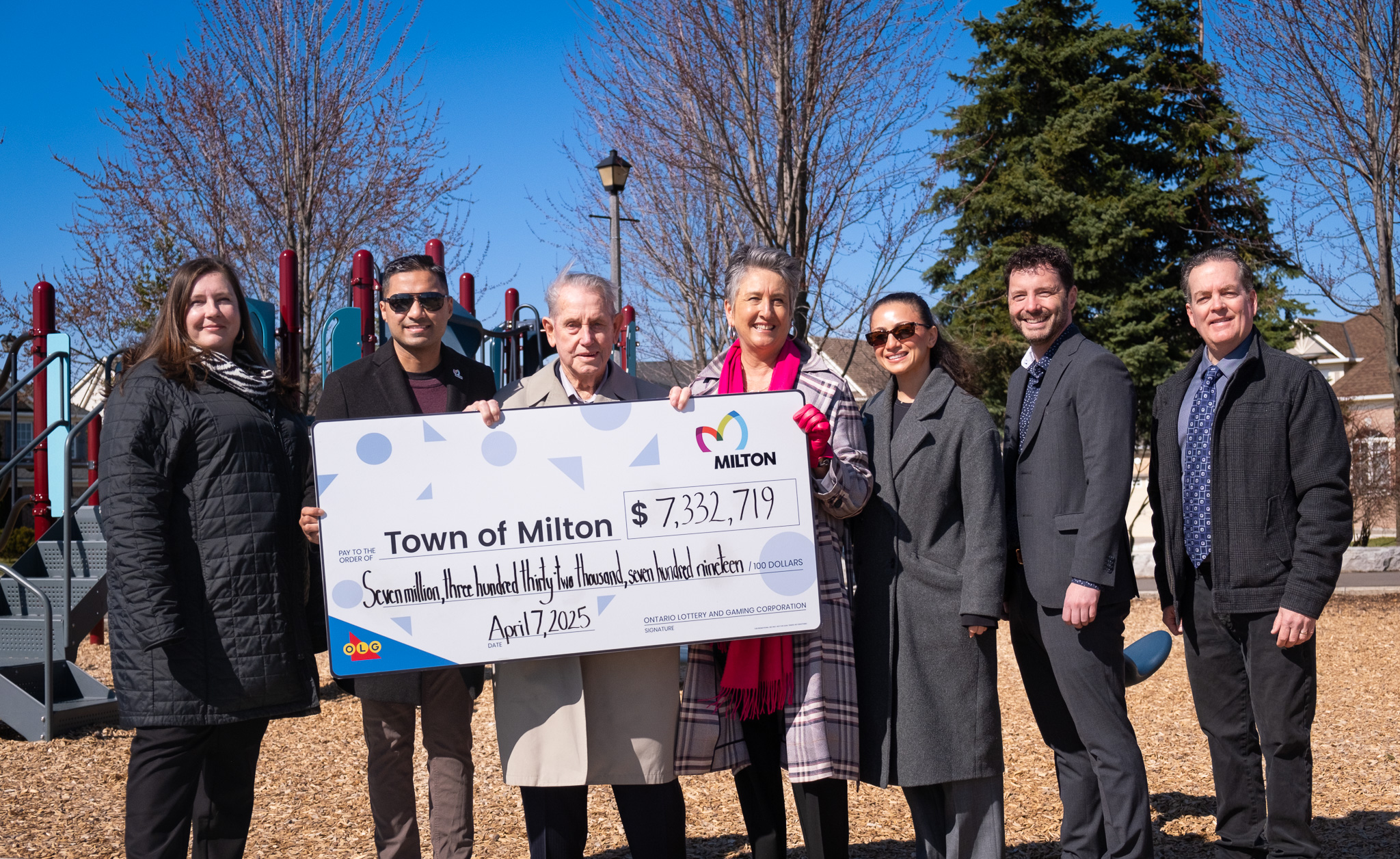 (L-R): Karen Smiley, Municipal and Government Relations Manager, OLG; Ward 3 Town Councillor Adil Khalqi, Town of Milton; Mayor Gord Krantz, Town of Milton; Kathleen Devine, Senior Municipal Relations Manager, OLG; Erica Donatelli, Senior Commercial Contract Manager, West GTA OLG; Jeremy McFarlane, Assistant General Manager, Elements Casino; Jeff Fraser, Manager, Parks/Facilities Design & Construction, Town of Milton.
